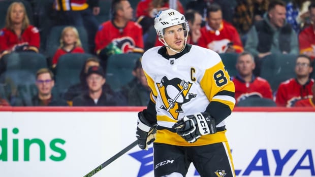 Oct 25, 2022; Calgary, Alberta, CAN; Pittsburgh Penguins center Sidney Crosby (87) skates against the Calgary Flames during the second period at Scotiabank Saddledome. Mandatory Credit: Sergei Belski-USA TODAY Sports